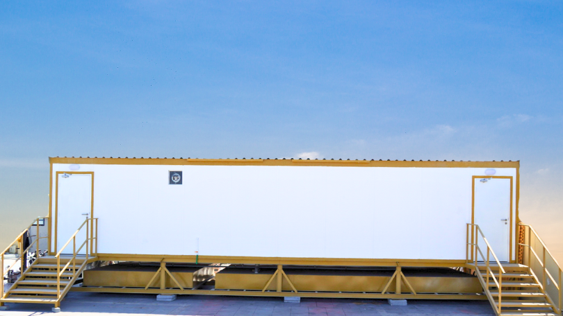 40 Ft Toilet Exterior